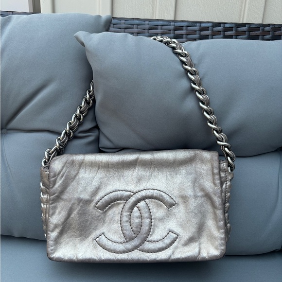 Vintage Auth. CHANEL Metallic Silver Calfskin Modern Chain Flap, Silver Hardware - Picture 16 of 16